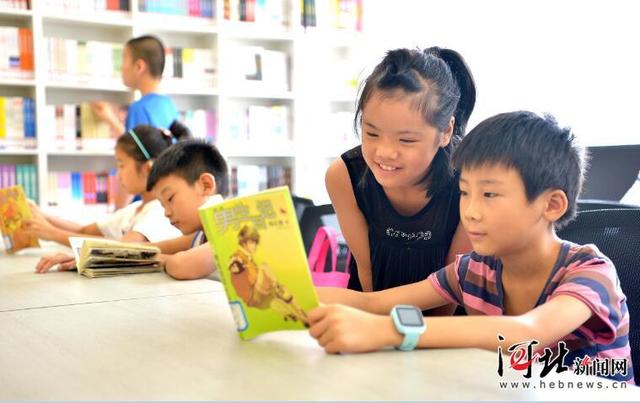 石家庄:社区阅览托管室丰富学生暑期生活
